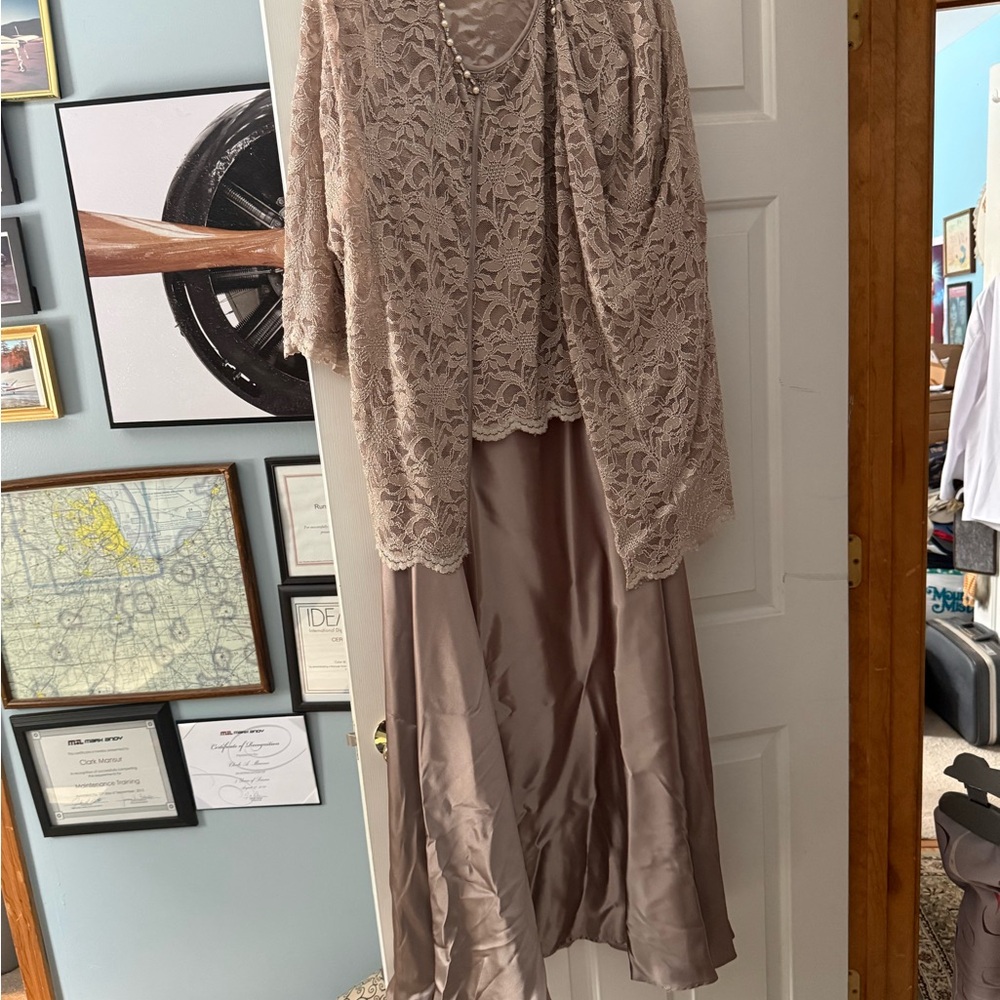 Cachet Lace Overlay Skirt Set in Taupe